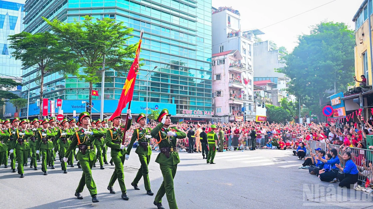 [Ảnh] Các khối công an diễu binh tại đường Lê Duẩn