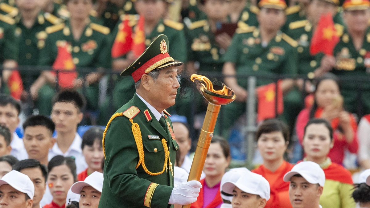 Touching image of the general lighting the traditional fire at the parade