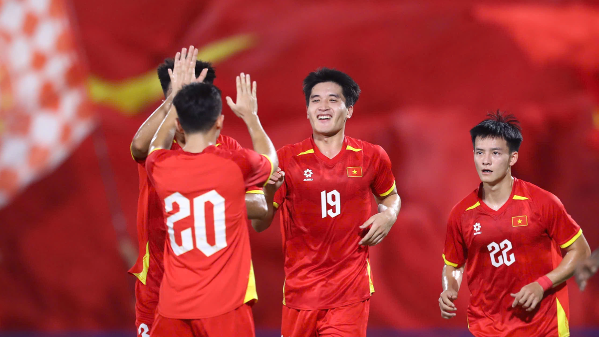 Ngoc My et Le Victor aident l'équipe U23 du Vietnam à vaincre l'équipe U23 du Bangladesh