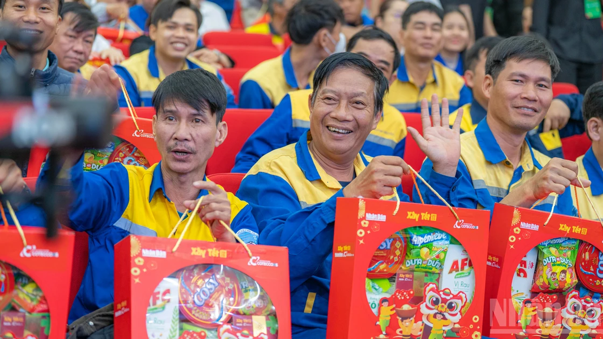 [Zdjęcie] Promienne uśmiechy na festiwalu „Budowanie Tet” w Da Nang