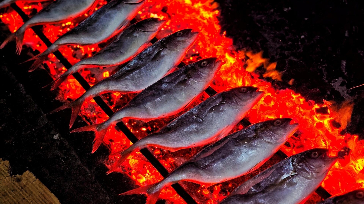 Ils se penchaient, grillant du poisson jour et nuit à l'approche du Têt.