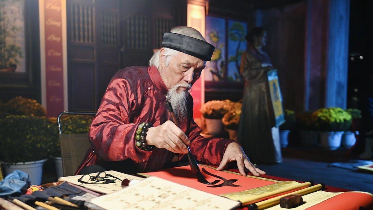 A cere caligrafie la începutul anului: O frumoasă tradiție culturală a tinerilor vietnamezi.