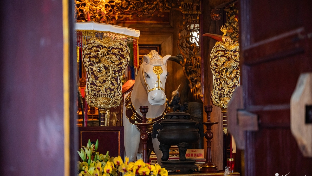 Ngôi đền nghìn năm tuổi thờ 'ngựa thần', nổi tiếng linh thiêng ở Hà Nội