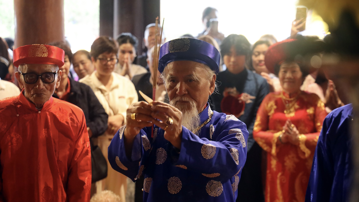 Den unika Tien Cong-festivalen, över 300 år gammal, hålls i öregionen Ha Nam i Quang Ninh.
