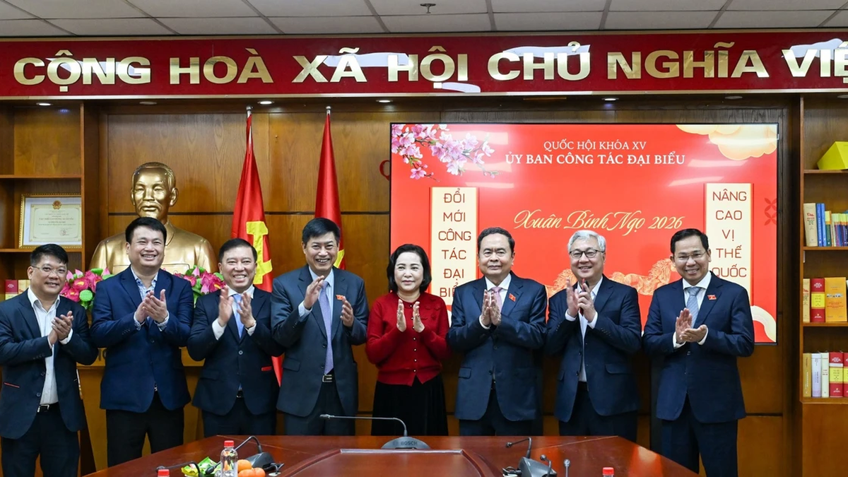 [Foto] O presidente da Assembleia Nacional, Tran Thanh Man, trabalhando com as Comissões da Assembleia Nacional.
