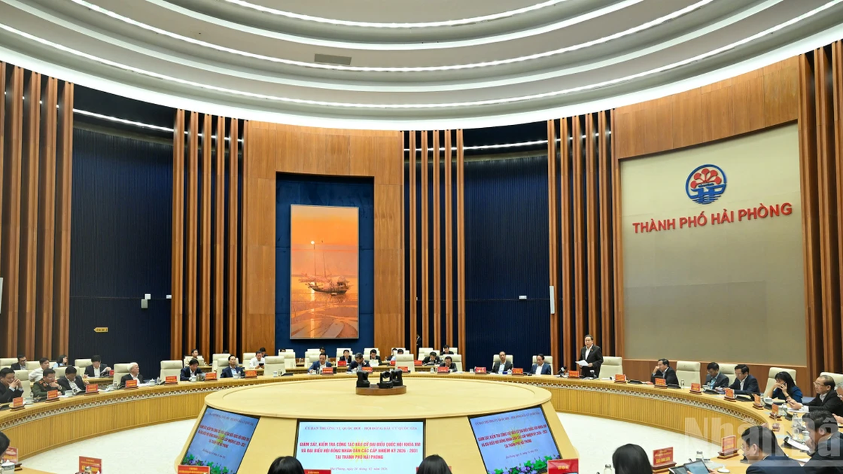 [Foto] O presidente da Assembleia Nacional, Tran Thanh Man, trabalhando com o Comitê Eleitoral da cidade de Hai Phong.
