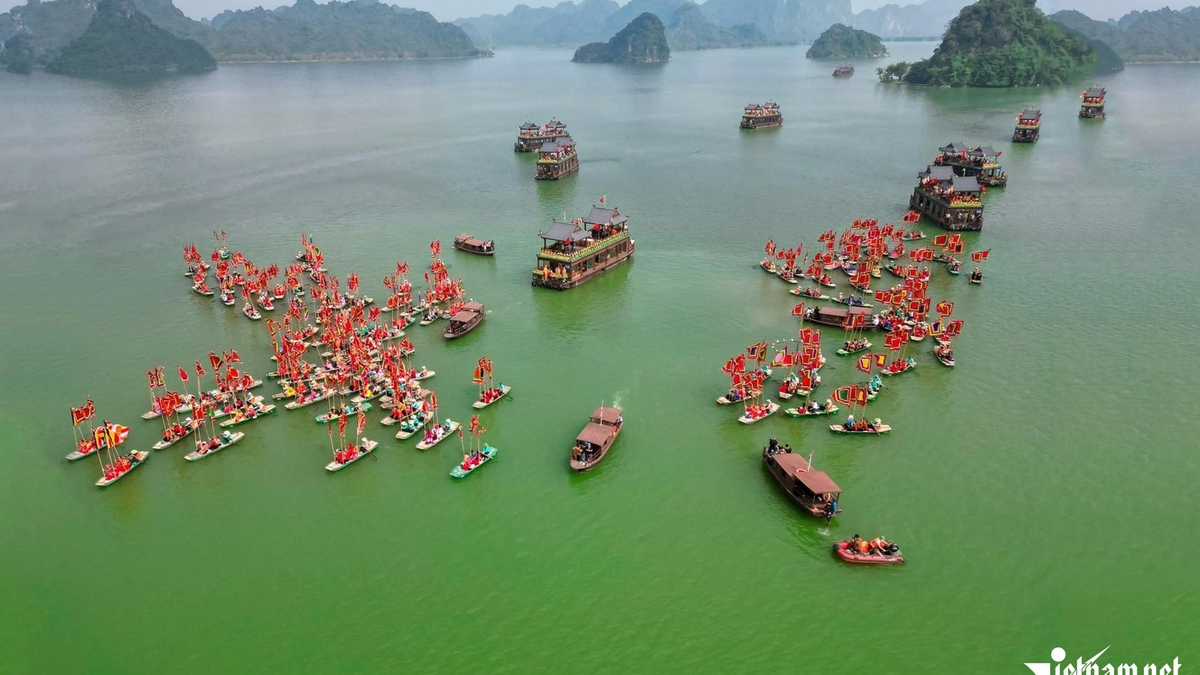 Water procession amidst the "Ha Long Bay on land" on the opening day of the Tam Chuc Pagoda festival.
