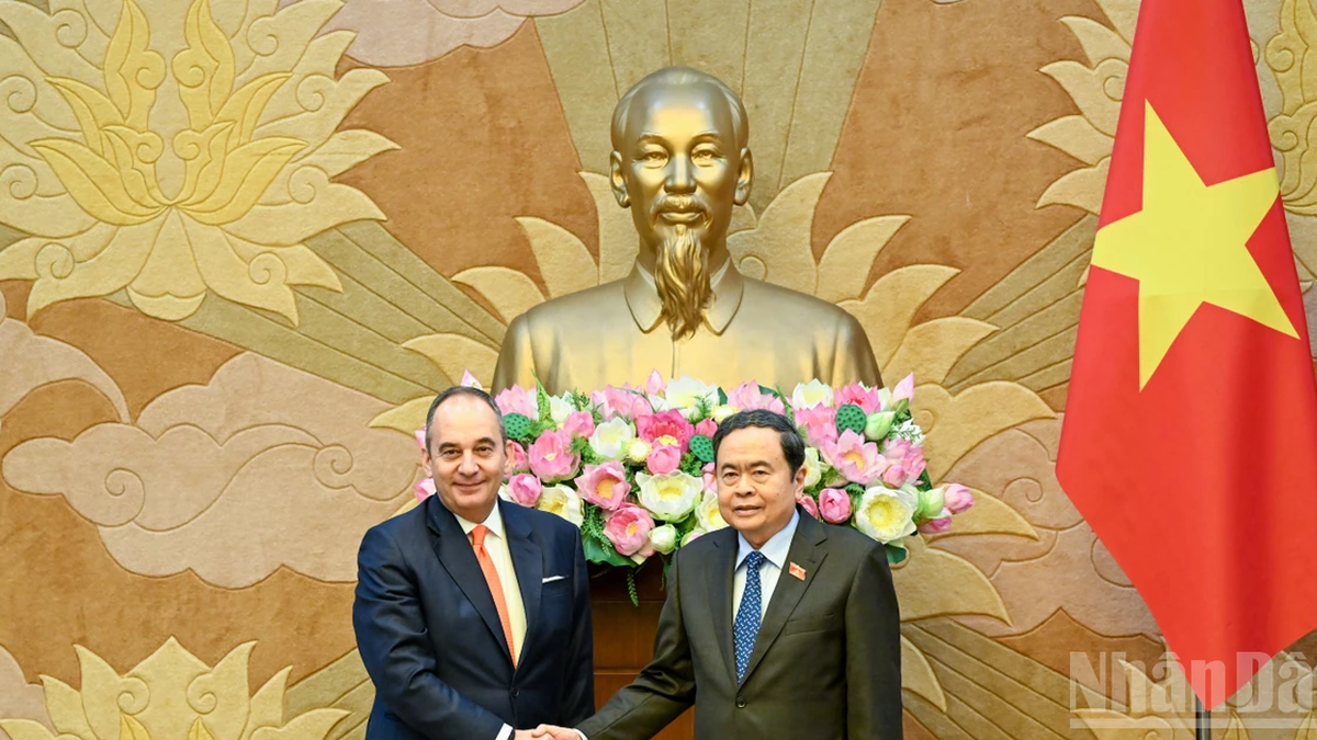 [Foto] Nationalförsamlingens ordförande Tran Thanh Man tar emot det grekiska parlamentets förste vicepresident