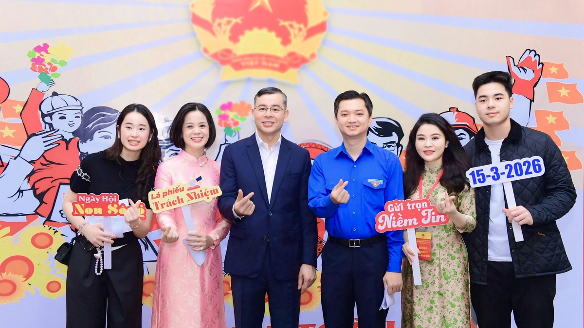 Người trẻ Hà Nội tạo bất ngờ trong ngày trọng đại của đất nước