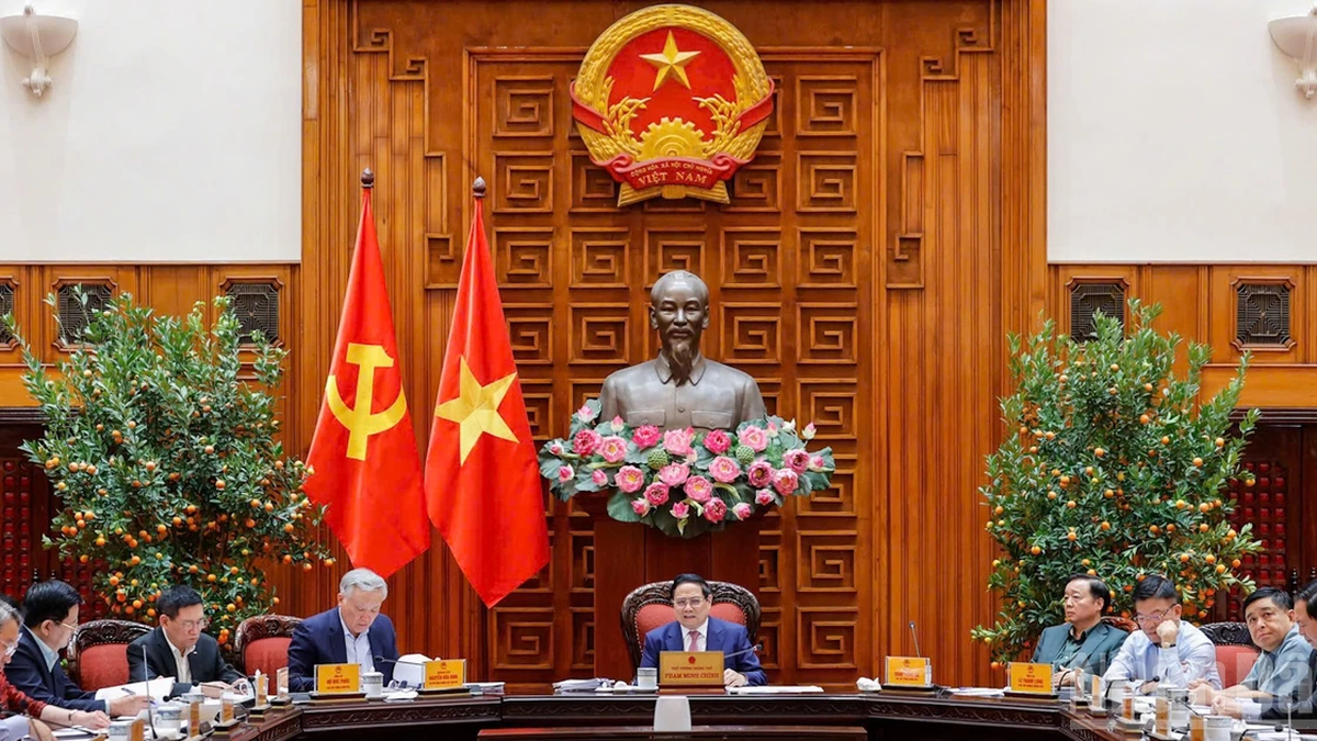 [Foto] Perdana Menteri Pham Minh Chinh memimpin rapat Komite Tetap Pemerintah untuk membahas beberapa isu penting.