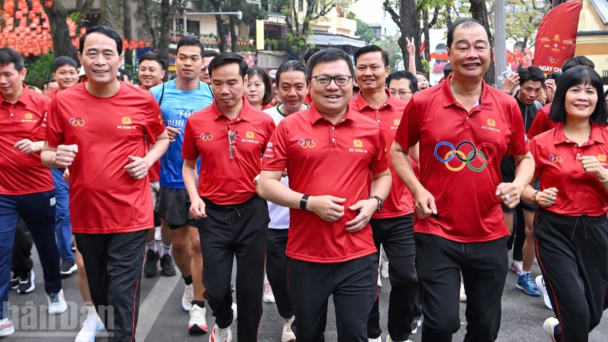 [Ảnh] Người dân Thủ đô hào hứng tham gia Ngày chạy Olympic 2026