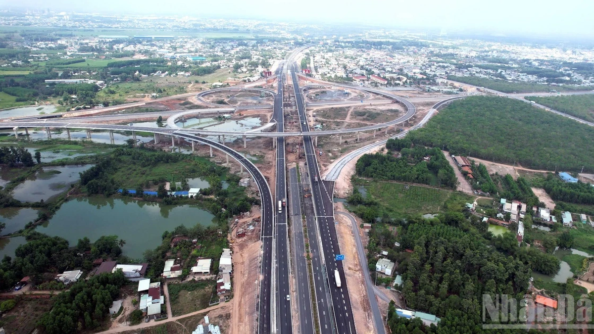 [Εικόνα] Η εμφάνιση του αυτοκινητόδρομου Bien Hoa-Vung Tau πριν από τα εγκαίνιά του.