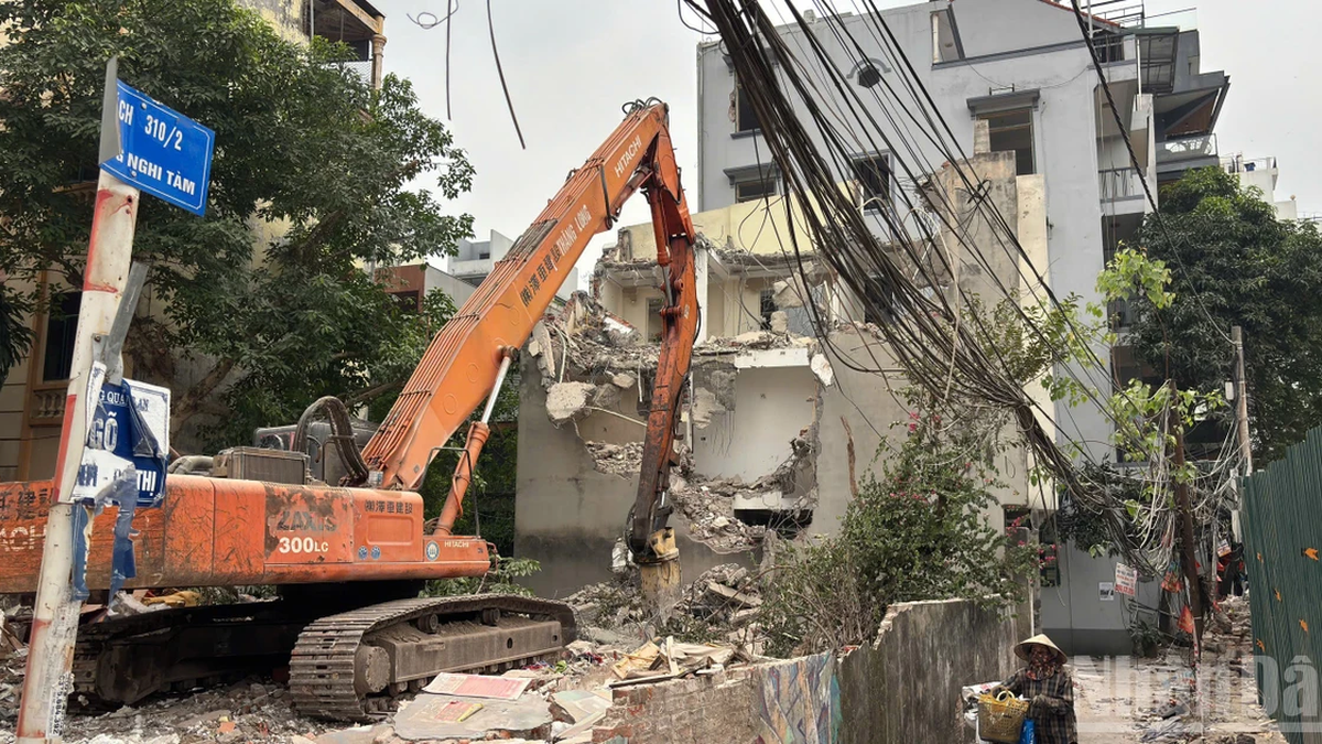 [चित्र] तू लियन पुल के निर्माण को सुगम बनाने के लिए न्घी ताम गली 310 में भूमि की सफाई में तेजी लाना