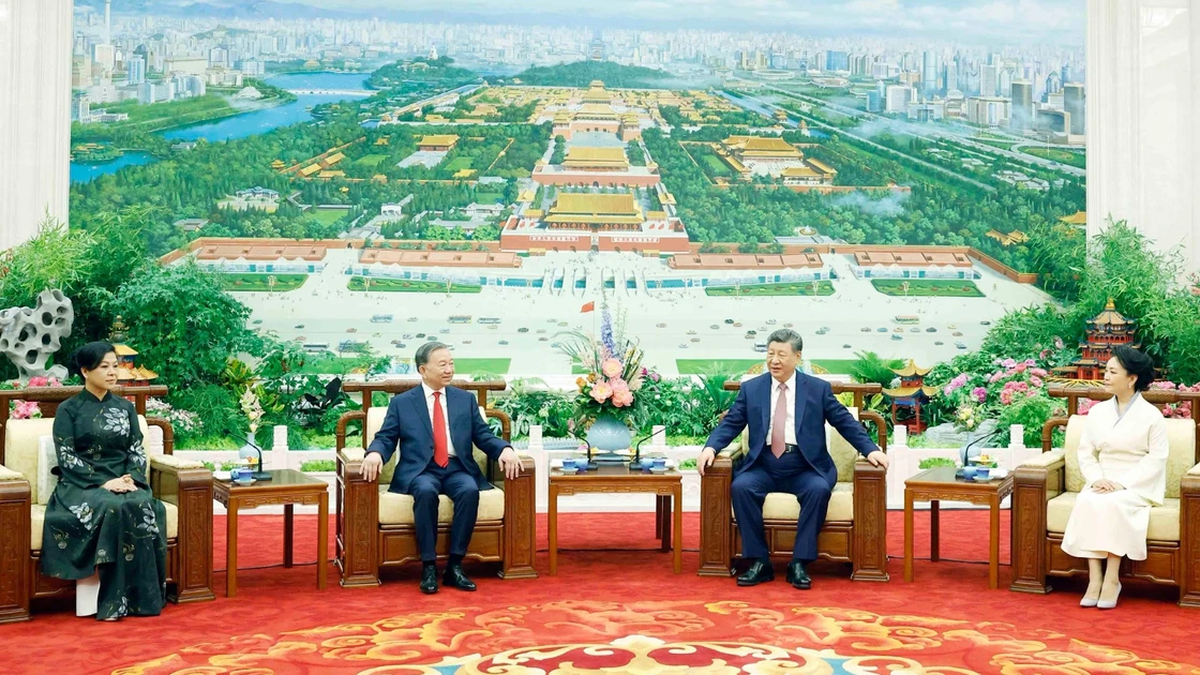 [Foto] Generalsekretär und Präsident To Lam und seine Frau, zusammen mit Generalsekretär und Präsident Xi Jinping und seiner Frau, bei einer Teeparty.