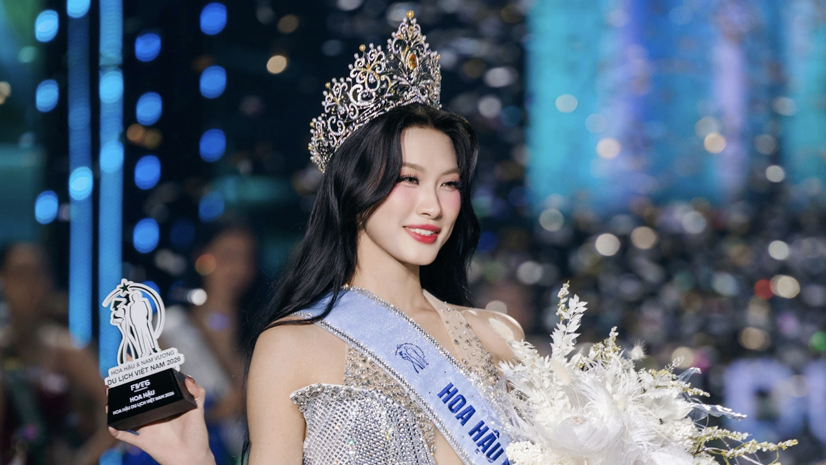 Seorang gadis setinggi 1,8 meter dari Tuyen Quang dinobatkan sebagai Miss dan Mr. Tourism Vietnam.