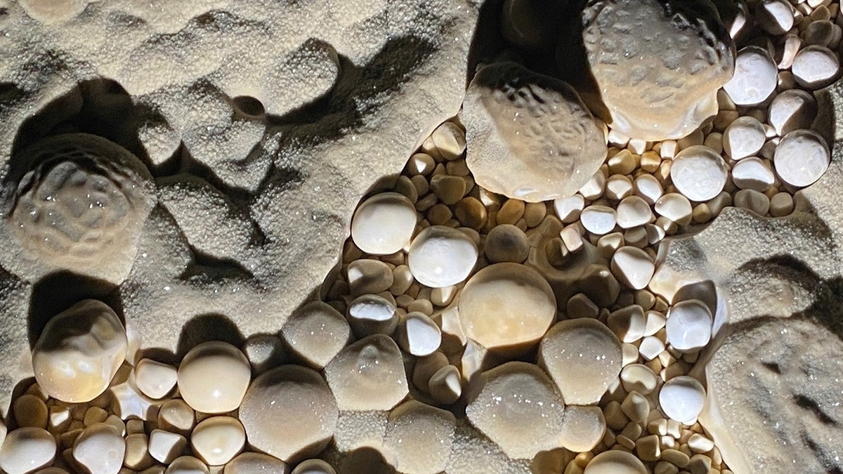 Des centaines de perles de grotte colorées à Phong Nha - Ke Bang.
