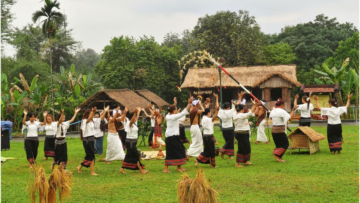 ກິດຈະກຳຕ່າງໆທີ່ສະໜອງສະໜາມເດັກຫຼິ້ນໃນລະດູຮ້ອນຢູ່ບ້ານວັດທະນະທຳ ແລະ ທ່ອງທ່ຽວຊົນເຜົ່າ.