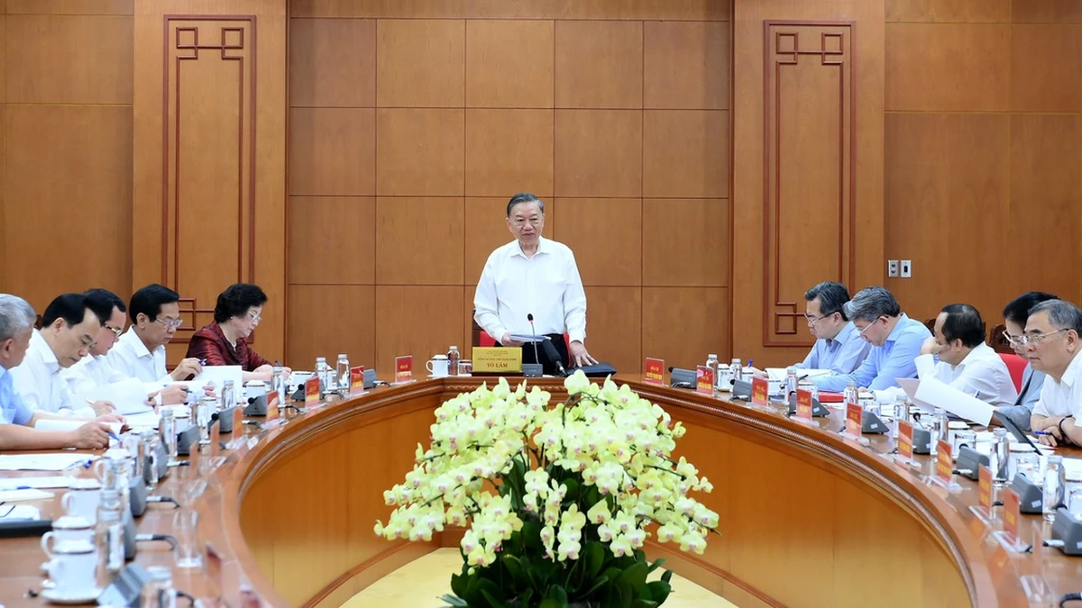[Foto] Generalsekretär und Präsident To Lam leitet ein Treffen mit dem Innenministerium über die Qualität der vietnamesischen Arbeitskräfte.