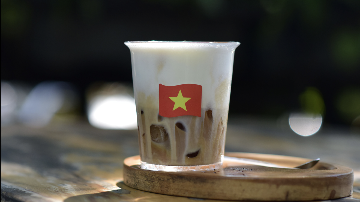 Siete famosas pastelerías en el barrio de Hoan Kiem, siempre abarrotadas de clientes desde hace décadas.
