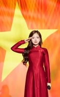 Dương Hoàng Yến hát chay 'Tổ quốc trong ánh mặt trời' gây xúc động mạnh