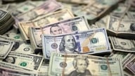 El dólar estadounidense cayó a su nivel más bajo en nueve meses.