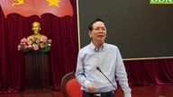 کامریڈ Ngo Thanh Danh نے صوبہ ڈاک نونگ کے دوبارہ قیام کی 20 ویں سالگرہ کی تقریب کے انعقاد پر تبادلہ خیال کے لیے اجلاس کی صدارت کی۔