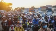 Ernstige verkeersopstoppingen na de afsluiting van het kruispunt Nguyen Van Linh.