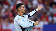 Tuomari sai ankaraa kritiikkiä hylättyään Cristiano Ronaldolle rangaistuspotkun.