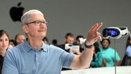 Apple kiirehtii Vision Pro -miksatun todellisuuden kuulokkeiden lanseerauksen valmisteluja.