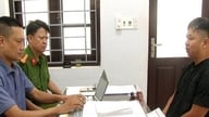 Haciéndose pasar por agentes de policía, "citaron" a estudiantes mujeres a una cafetería para interrogarlas.