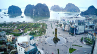 Teluk Ha Long menyambut puluhan ribu pengunjung setelah Topan Yagi.