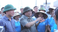 O primeiro-ministro Pham Minh Chinh inspeciona o projeto da linha de transmissão de energia de 500 kV, circuito 3.