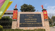 Lähes 9 miljardia Vietnamin dongia käytettiin väärin opettajien lisiin vuoristokaupungissa.