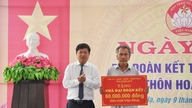Sekretarz prowincji Luong Nguyen Minh Triet bierze udział w obchodach Dnia Jedności Narodowej w Tam Ky.