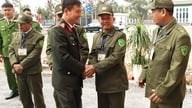 Direktøren for Hai Duong provinsielle politi inspiserte og sendte nyttårshilsener til betjentene på vakt.