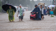 Hanoi mobilisoi kaikki resurssit tulvien voittamiseksi.
