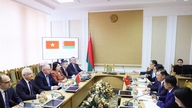 En delegation fra den parlamentariske gruppe for venskab mellem Vietnam og Hviderusland besøgte og arbejdede i Hviderusland.