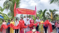 Isänmaan maakunnan rintama vihki käyttöön liikennesillan Khanh Binhin kunnassa.