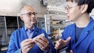 Gợi ý đáng suy ngẫm để có thể yêu thích môn hóa từ chủ nhân Nobel 2025