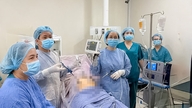 복강경 수술로 "거대" 난소 종양을 성공적으로 제거했습니다.