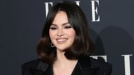 Milliardæren Selena Gomez donerer til psykisk sundhedspleje for unge.