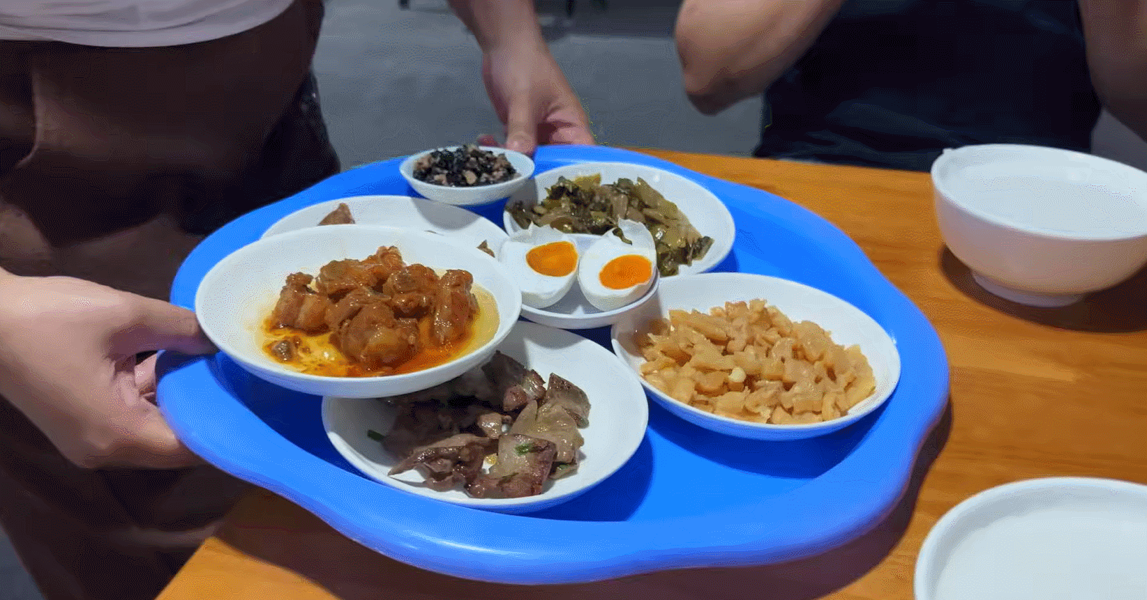 Quang Ninhs specialitet, som ikke alle kender til, serveres som et festmåltid, nok til at mætte 3-4 personer.