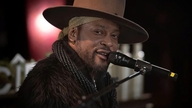 A legendary R&B singer has passed away due to pancreatic cancer.