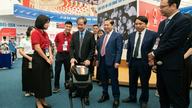 Hanoi University of Science and Technology taler om den tobenede robotmodel, der deltager i den nationale udstilling om præstationer.