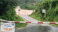 Piogge intense a Quang Tri: molte zone pianeggianti sono gravemente allagate e numerose famiglie vengono evacuate con urgenza.
