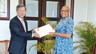Đại sứ Lê Quang Long trình Thư ủy nhiệm tại Saint Kitts và Nevis