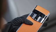 Vertu lancerer Agent Q, en smartphone inspireret af Gyrfalken.