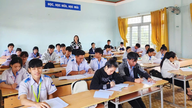 A Cu Jutban található Phan Chu Trinh Középiskola nehézségeket küzd le a minőségi oktatás és tanulás biztosítása érdekében.