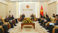 Jenderal Phan Van Giang menerima Kepala Staf Umum Angkatan Bersenjata Belarusia.