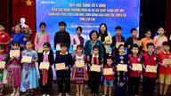 El Fondo de Becas Vu A Dinh otorga becas anuales a estudiantes en Lao Cai.